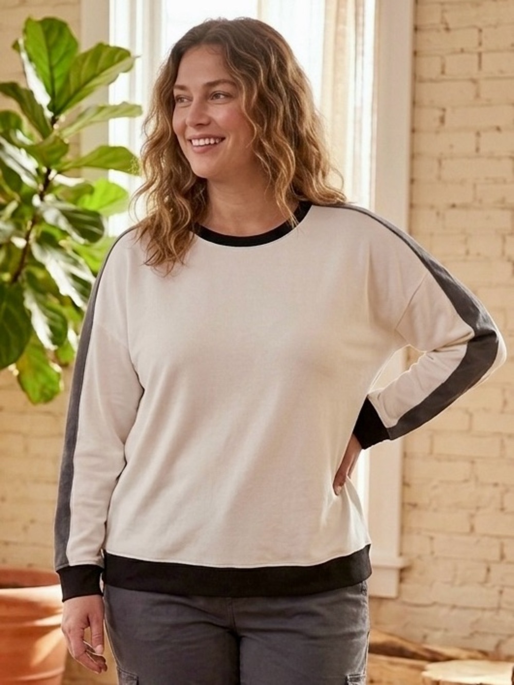 NWT Lifestyle Live Well White & Black Colorblock Sweater Size XL